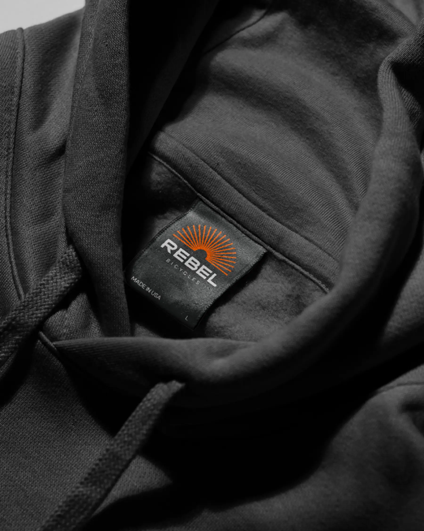 Фірмовий чорний світшот Rebel Bicycles.